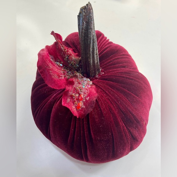 “Midnight Kiss” Velvet Pumpkin Home Decor - Picture 4 of 5